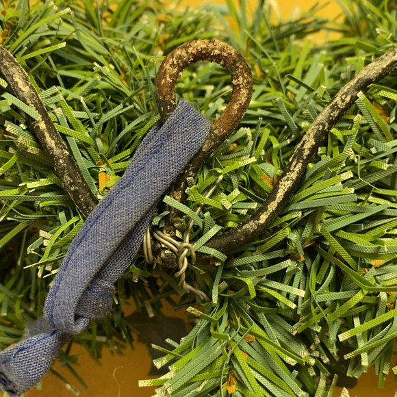 Merry Christmas Heart Wreath - Picture 2 of 8